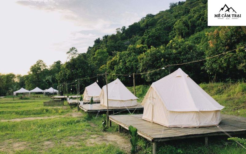 Lữ Quán Village mang đến không gian glamping mới lạ với sự kết hợp hài hòa giữa núi, sương và nước