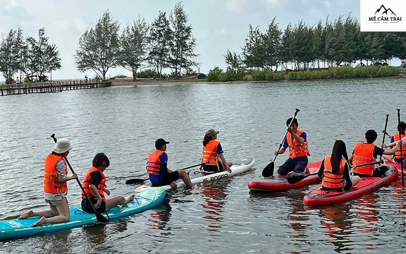 Hoạt động chèo Sup trại tại khu cắm trại Vũng Tàu Paradise