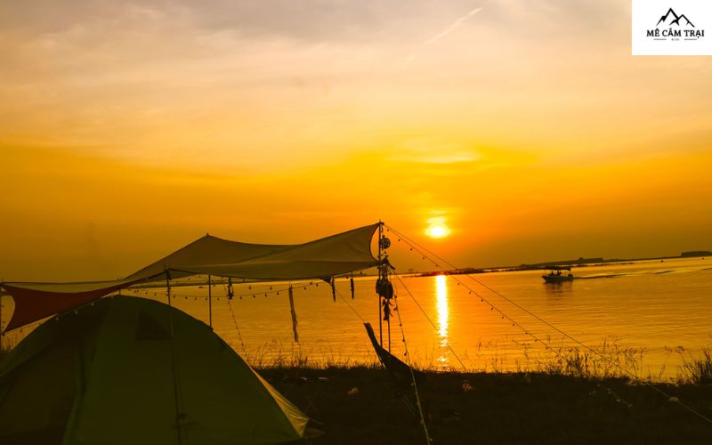 Thời điểm lý tưởng để cắm trại tại Hồ Đá Bàn là vào mùa nước cạn, từ khoảng tháng 12 đến tháng 4 âm lịch