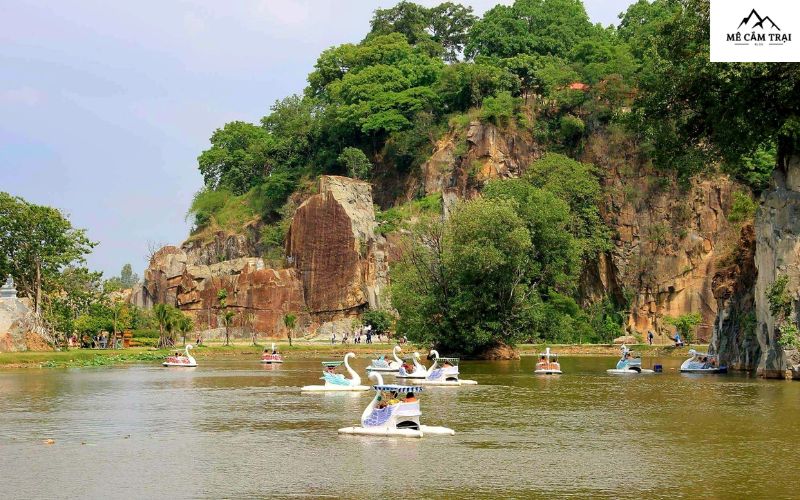 Thời điểm lý tưởng để cắm trại tại Khu Du Lịch Bửu Long là trong mùa khô, từ tháng 12 đến tháng 4