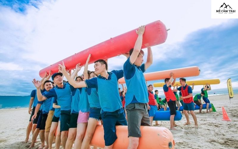 Team building và tham gia các trò chơi ngoài trời