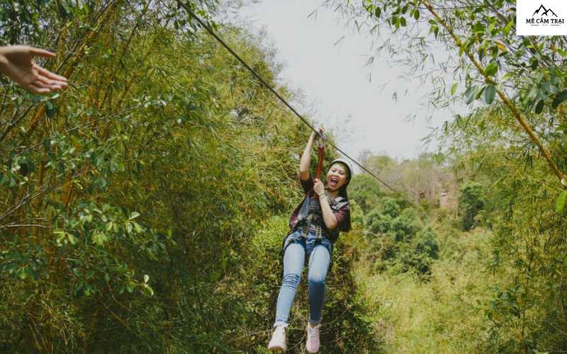 Trải nghiệm cảm giác mạnh với trò chơi trượt Zipline 
