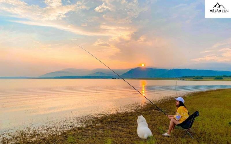 Cùng thú cưng ngắm hoàng hôn bên bờ Hồ Dầu Tiếng, nơi mọi lo toan đều tan biến