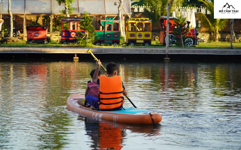 Chèo SUP, ngắm hoàng hôn tại Vietgangz Glamping Club SaiGon