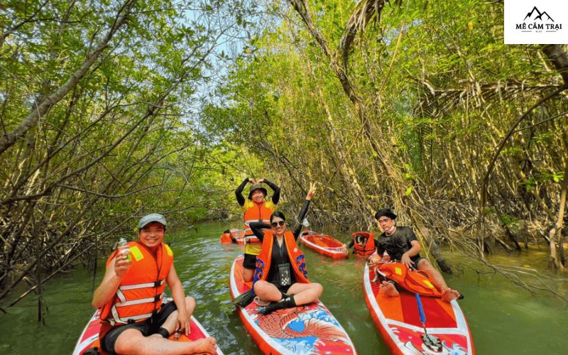 Chèo SUP thể thao trên biển