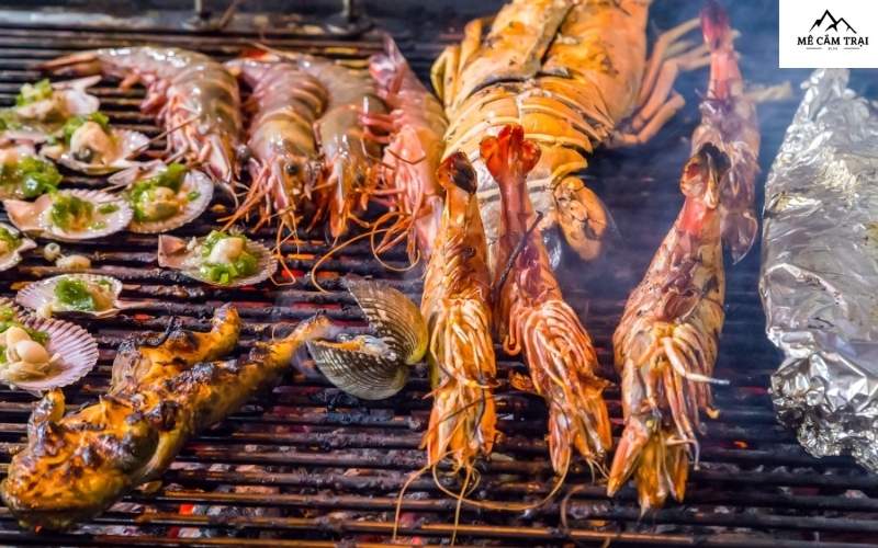 Tiệc BBQ ngon tuyệt ngay bên bờ biển, cùng bạn bè và gia đình