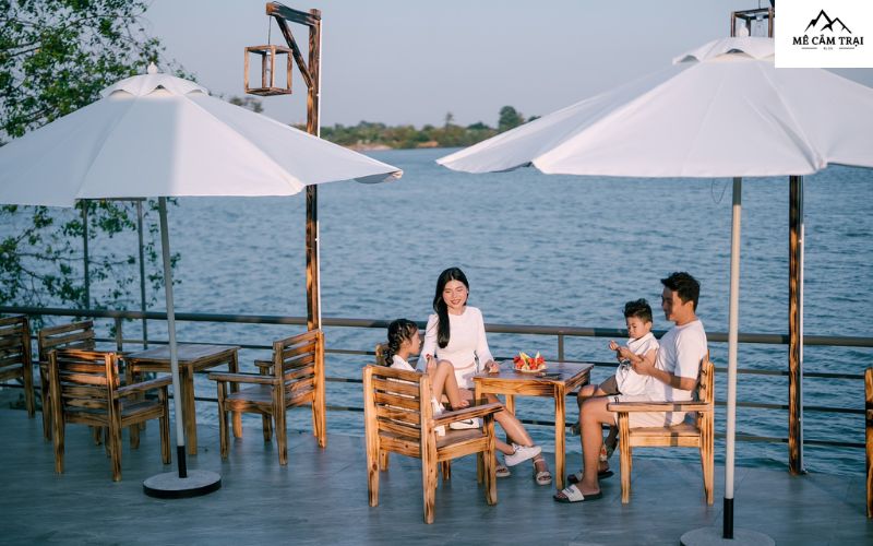 Thưởng thức cà phê "chill" và ngắm cảnh