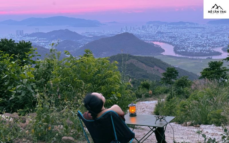 Thư giãn và hòa mình vào không khí trong lành khi cắm trại đồi Vĩnh Phương