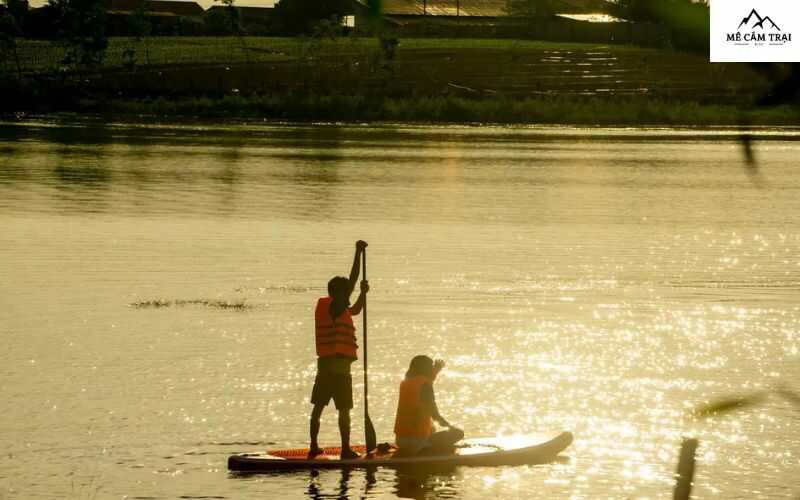 Ngày 2: Chèo SUP Hồ Trị An – Khám phá đảo hoang sơ