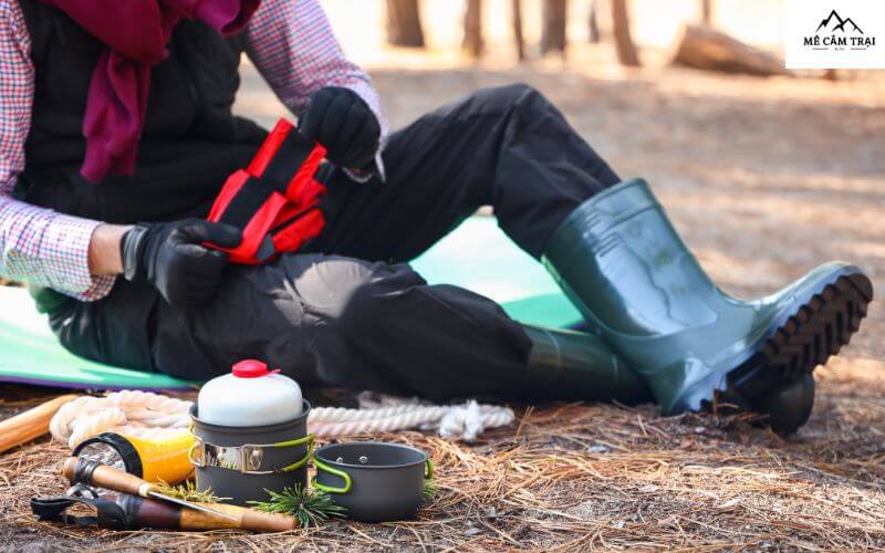 Cách xử lý các tình huống thường gặp khi đi Survival Camping là gì? 