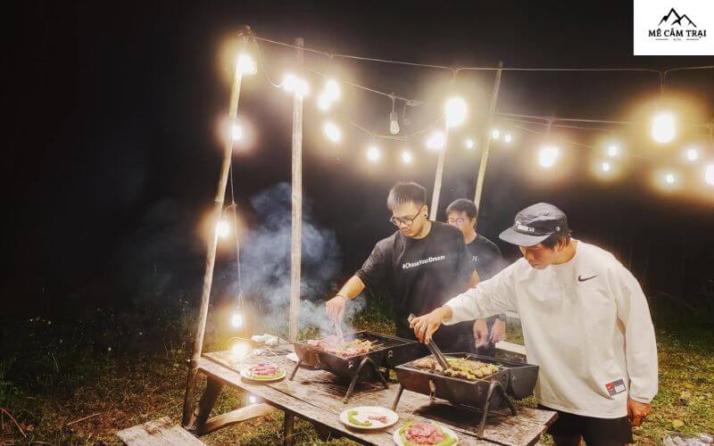 Đốt lửa trại, nướng BBQ giữa thiên nhiên