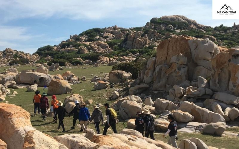 Hiking và khám phá thiên nhiên hoang sơ tại núi Chúa