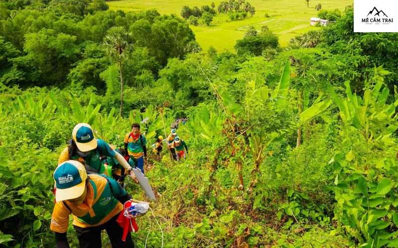 Hiking chinh phục núi Cấm – Viên ngọc của Thất Sơn