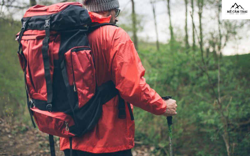 So sánh balo cắm trại và balo trekking