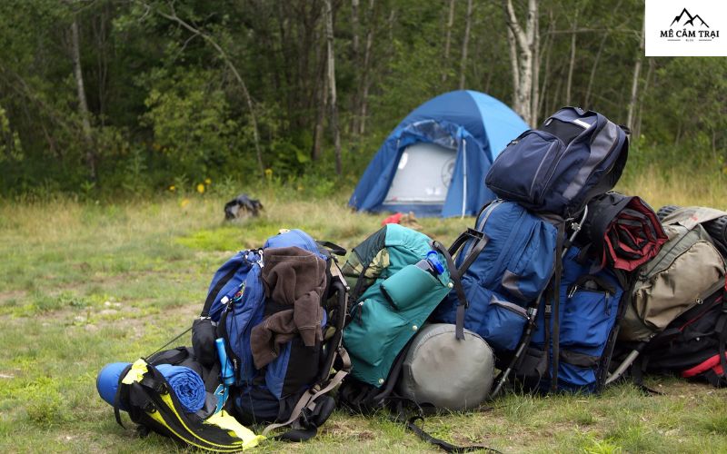 So sánh balo cắm trại và balo trekking