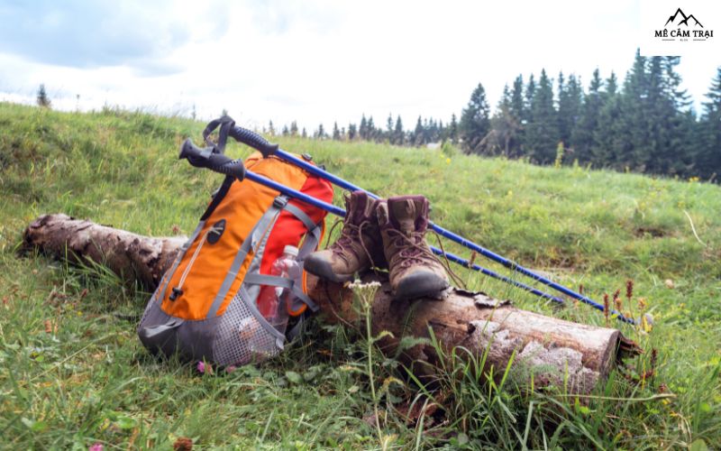 So sánh balo cắm trại và balo trekking