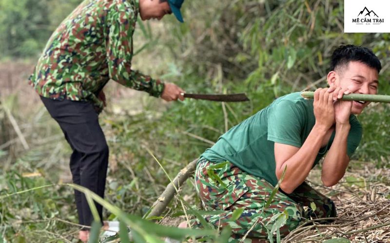 Bước 1: Cắt tre theo kích thước phù hợp