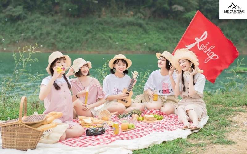 Bỏ lại những lo toan, chỉ cần bạn, tôi và một buổi picnic đầy niềm vui