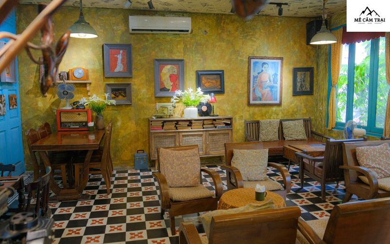 Không gian của quán vuông tròn cafe